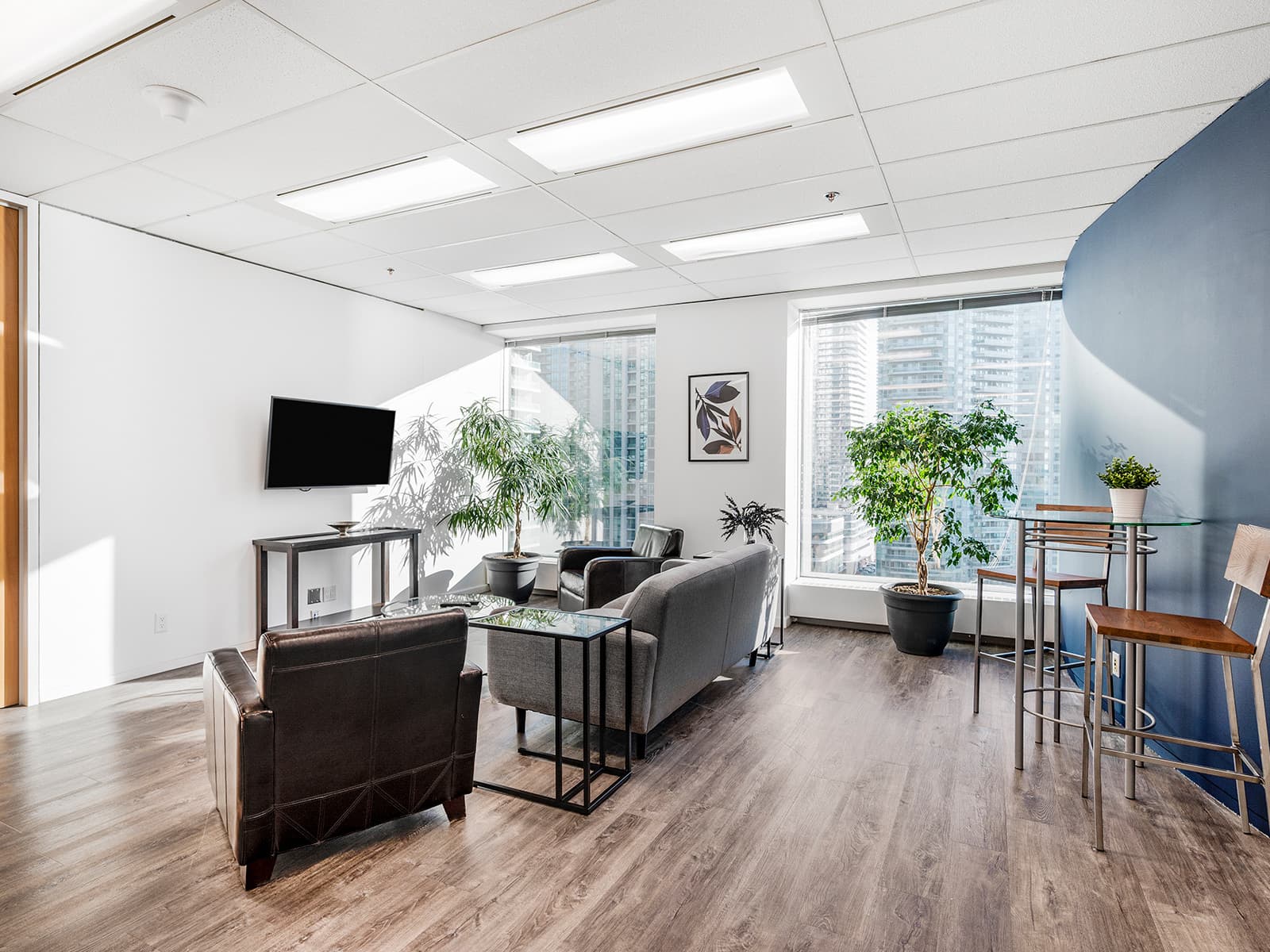 Flexday Suites - 20 Bay Street - Image 2
