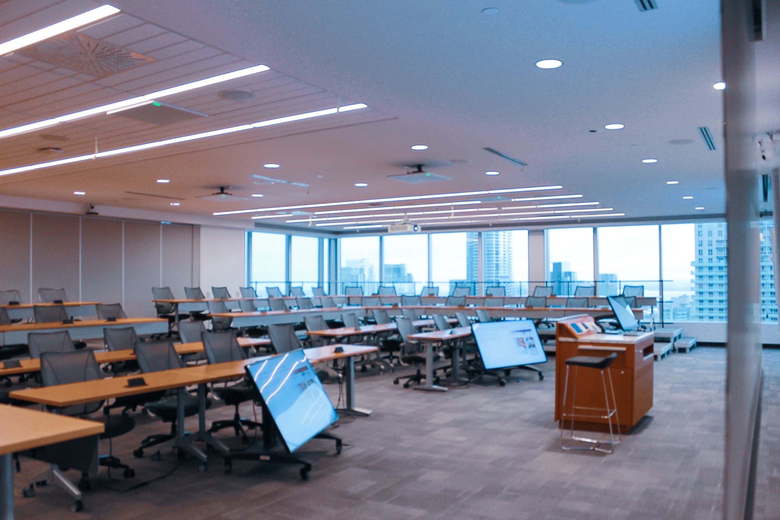 Flexday Suites - 200 Front St. West