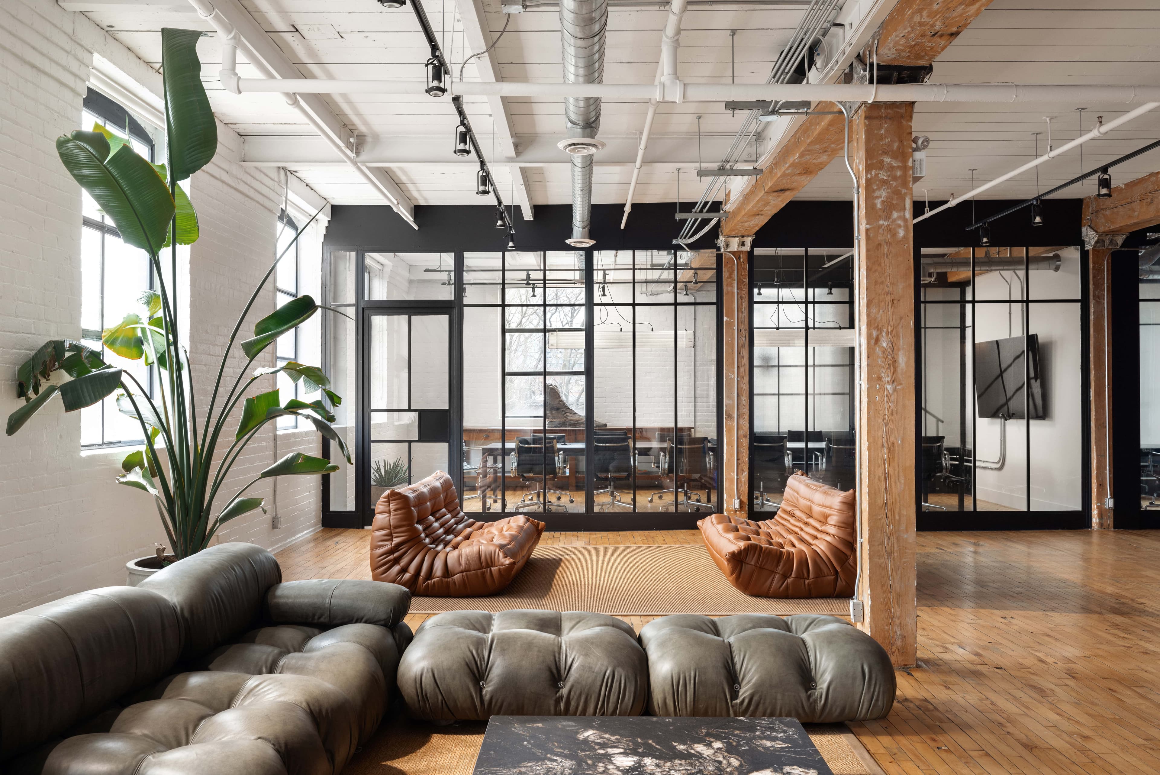 meeting-room-east-room-king-east-meeting-room-01.jpg
