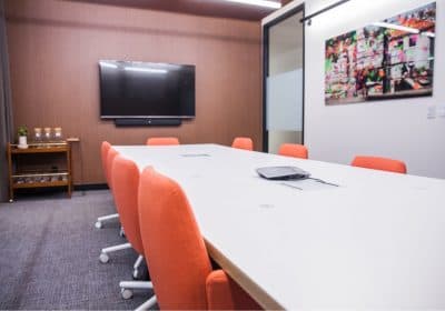 -MBZ0haD07q5fFuxquNu-meeting-room-01.jpeg