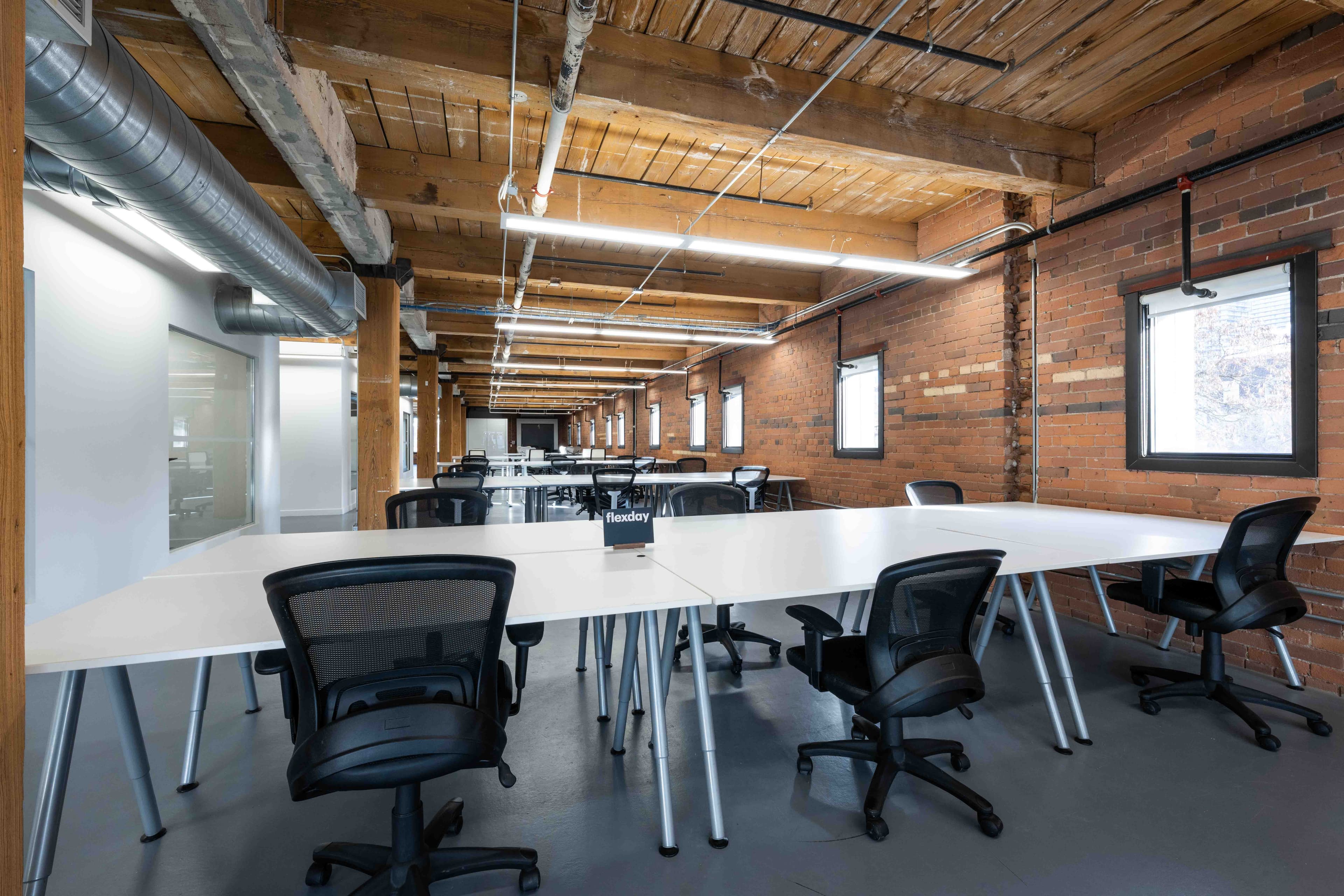 Flexday Suites - 241 Spadina Avenue