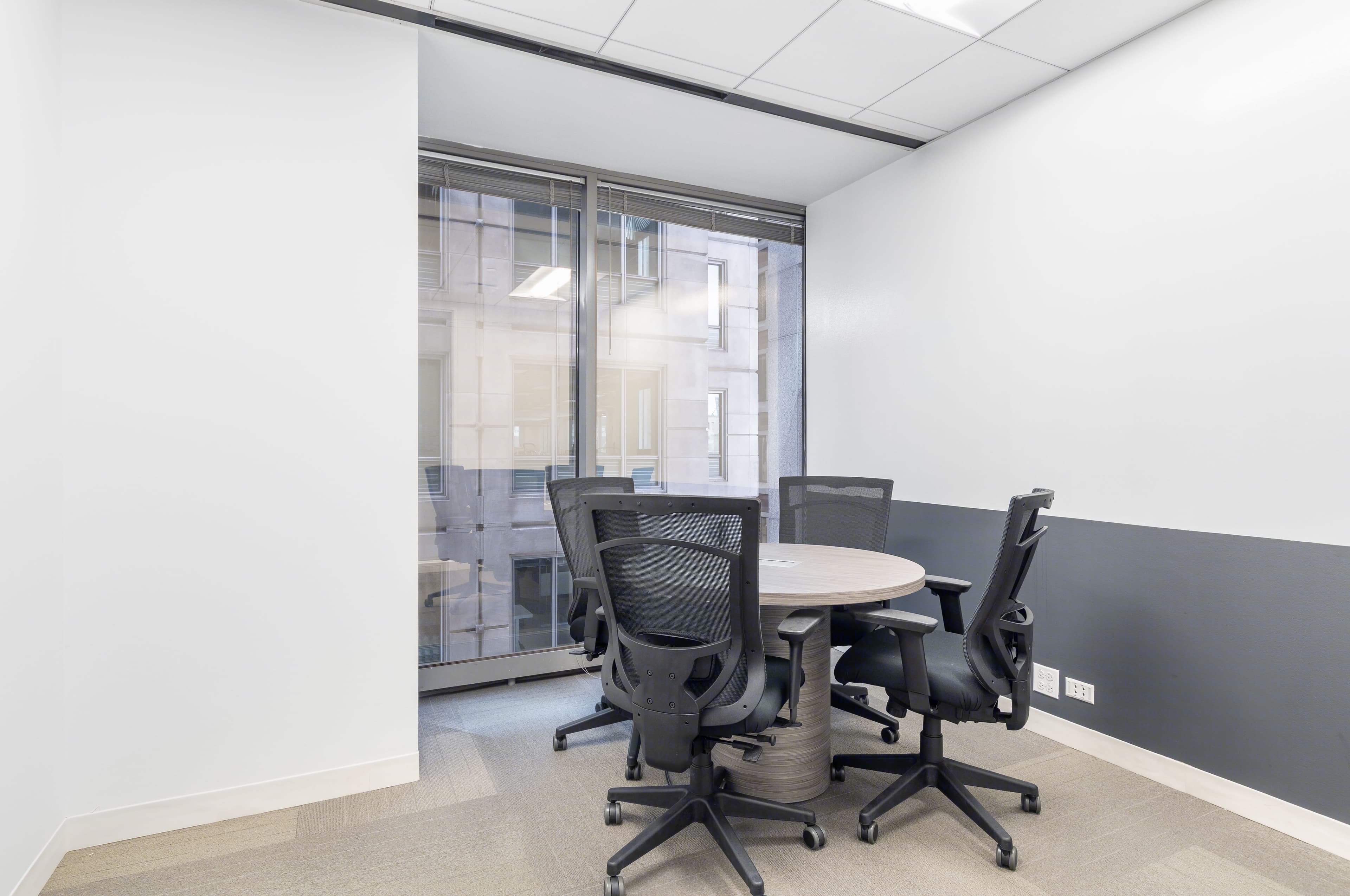 Flexday Suites - 200 W Madison, Suite 2050 - Image 5