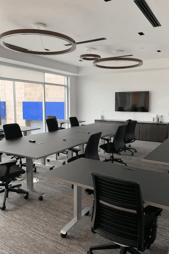 -MF1QttDauqgHRLrO77B-meeting-room-02.png