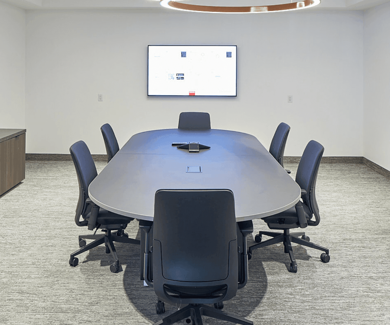 -Me_a42WpezJzhf8IjgQ-meeting-room-01.png